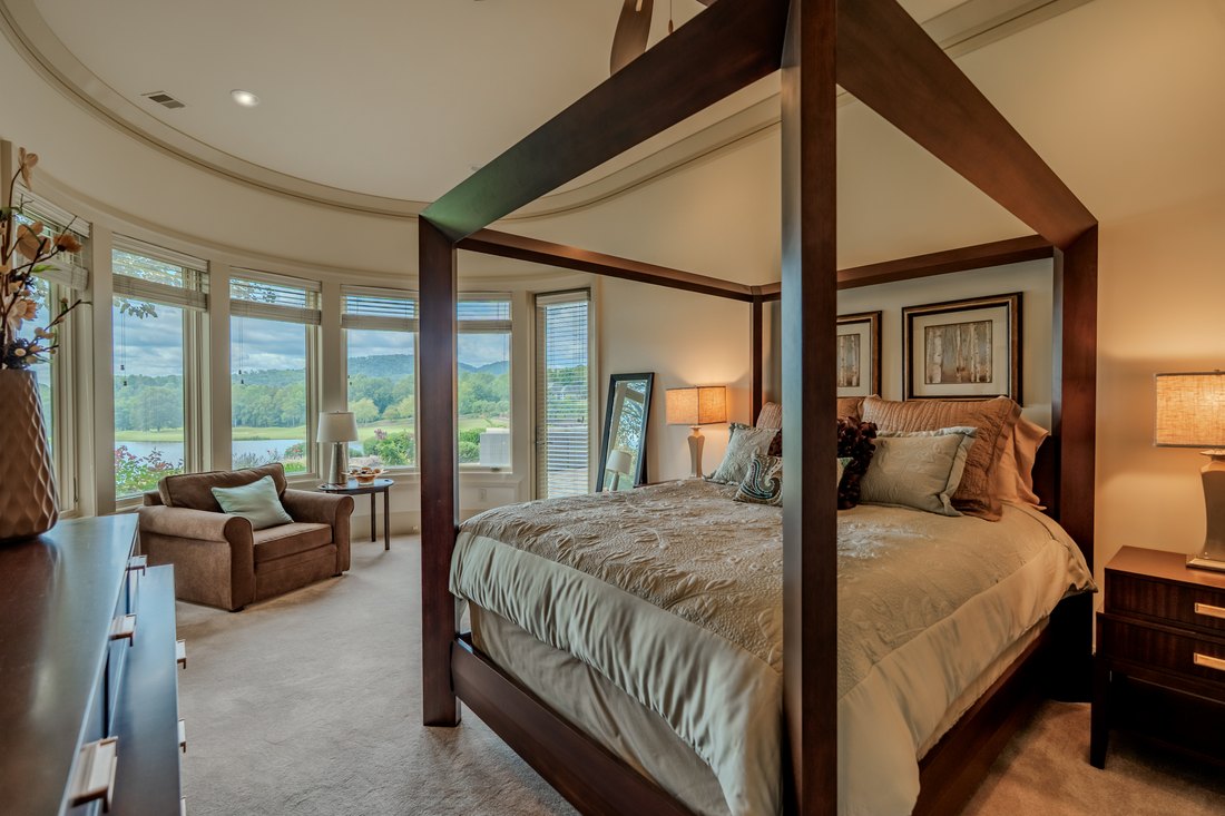 Guest bedroom