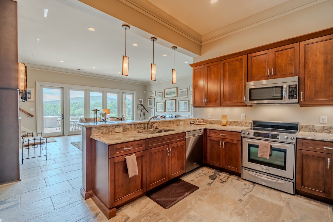 Second kitchen, range wall